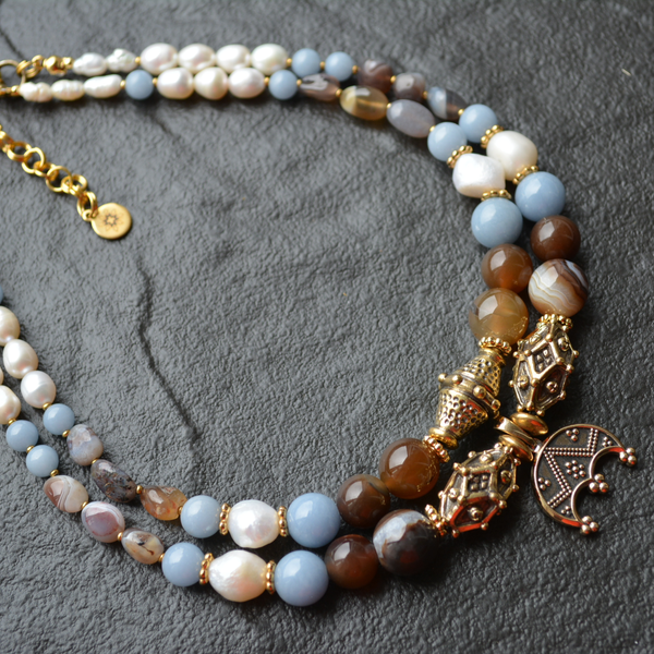 Two-row necklace with agate, angelite and pearls from the "Lavender Coffee" collection, Brown
