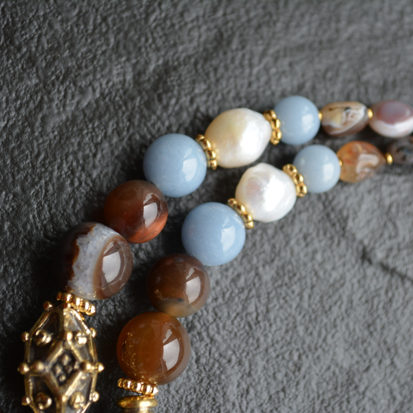 Two-row necklace with agate, angelite and pearls from the "Lavender Coffee" collection, Brown